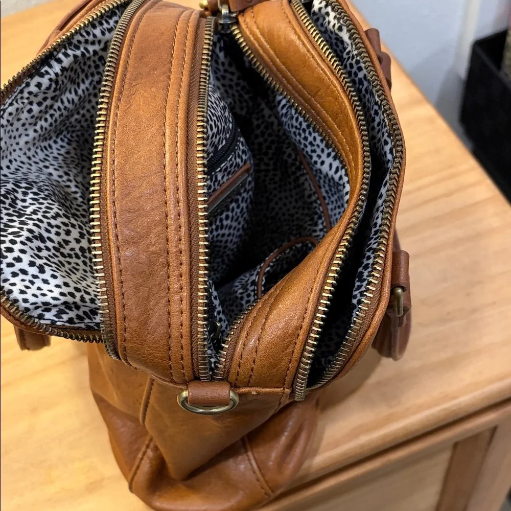 Elegant Brown Leather Cross Body Handbag - Picture 6 of 7